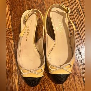 Vintage Chanel CC Toe Cap Kitten Heels Two Tone Size 36 / 6